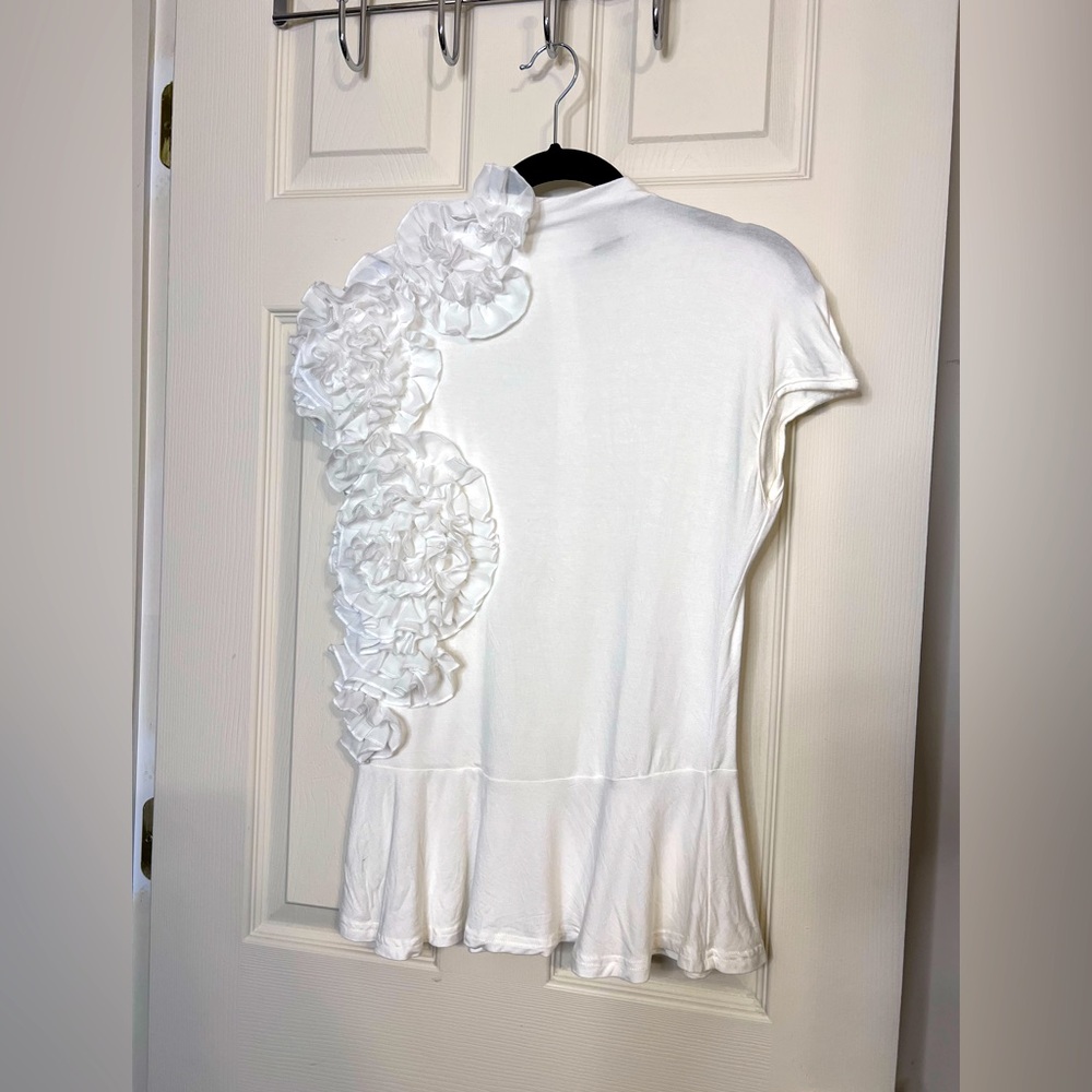 Gracia, white floral ruffle top. Perfect condition.
